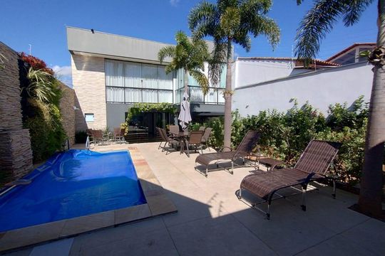 Área externa de casa para alugar com 4 quartos, 372m² em Cidade Jardim, Uberlândia