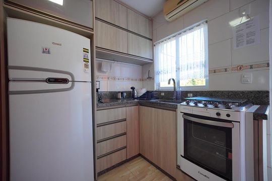 Cozinha de casa para alugar com 2 quartos, 55m² em São João do Rio Vermelho, Florianópolis