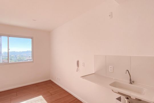 Sala/cozinha de kitnet/studio para alugar com 1 quarto, 17m² em Jardim Danfer, São Paulo