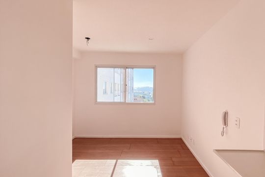 Sala/cozinha de kitnet/studio para alugar com 1 quarto, 17m² em Jardim Danfer, São Paulo