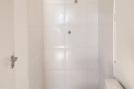 Banheiro  de kitnet/studio para alugar com 1 quarto, 17m² em Jardim Danfer, São Paulo
