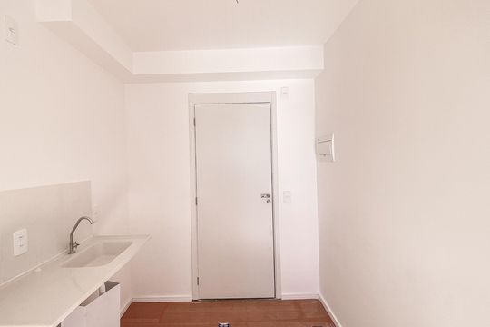 Sala/cozinha de kitnet/studio para alugar com 1 quarto, 17m² em Jardim Danfer, São Paulo