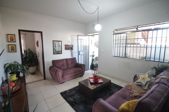 Casa à venda com 3 quartos, 360m² em Eldorado, Contagem