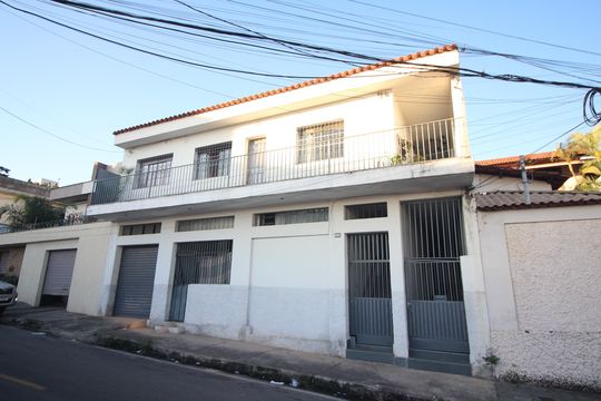 Fachada de casa à venda com 3 quartos, 360m² em Eldorado, Contagem
