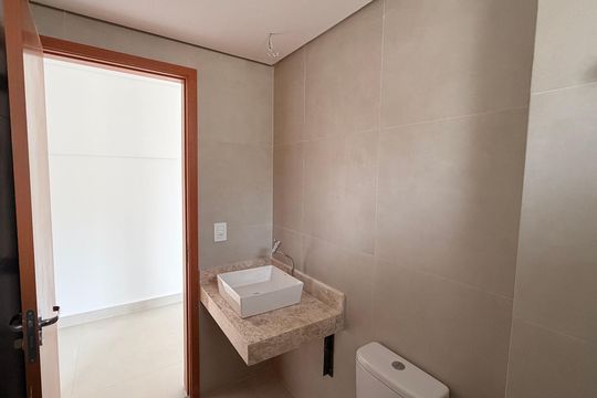 Banheiro de apartamento para alugar com 1 quarto, 49m² em Parque Amazonia, Goiânia