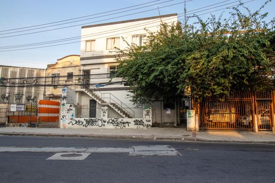 Fachada de casa à venda com 3 quartos, 140m² em Bonsucesso, Rio de Janeiro