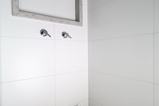 Banheiro da suíte 2 de apartamento à venda com 3 quartos, 94m² em Campestre, Santo André