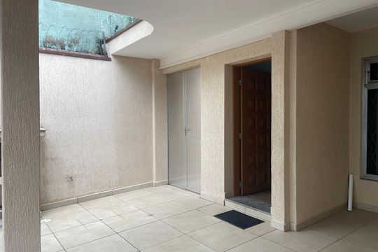 Garagem de casa à venda com 2 quartos, 145m² em Centro, Osasco