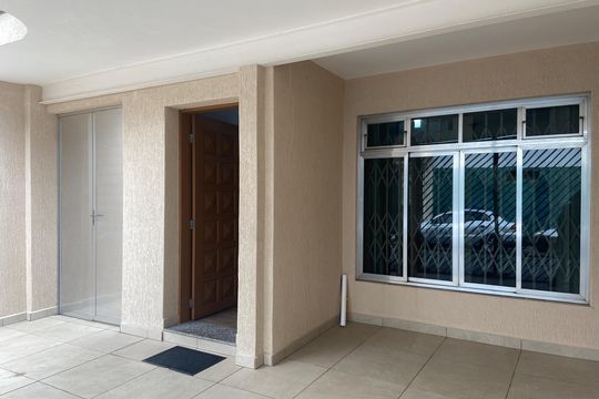 Garagem de casa à venda com 2 quartos, 145m² em Centro, Osasco