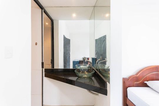 Banheiro de kitnet/studio para alugar com 1 quarto, 38m² em Tijuca, Rio de Janeiro