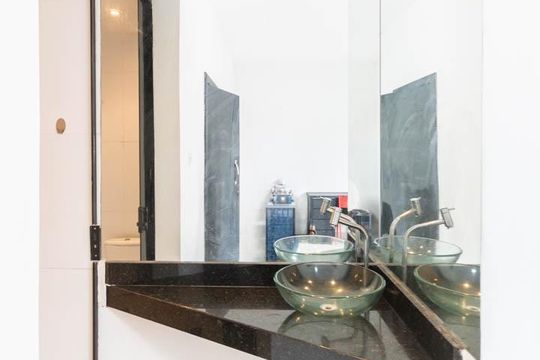 Banheiro de kitnet/studio para alugar com 1 quarto, 38m² em Tijuca, Rio de Janeiro