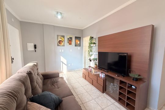 Sala de apartamento à venda com 2 quartos, 65m² em Vila Rami, Jundiaí