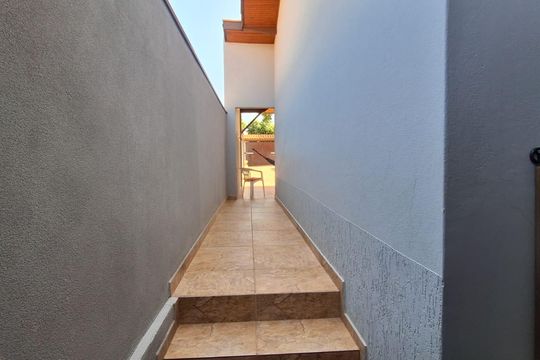 Área externa de casa à venda com 2 quartos, 140m² em Jardim das Vitorias Regias, Valinhos