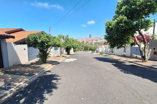 Fachada de casa à venda com 2 quartos, 140m² em Jardim das Vitorias Regias, Valinhos