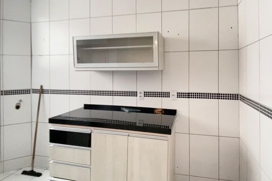 Cozinha de apartamento para alugar com 2 quartos, 54m² em Califórnia, Belo Horizonte