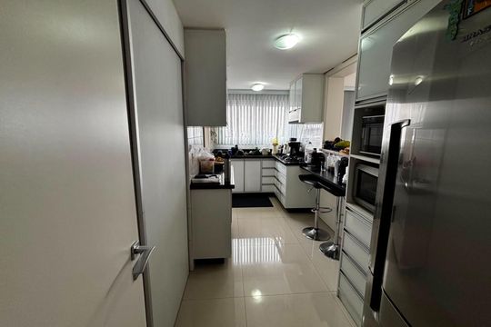 Cozinha de apartamento para alugar com 3 quartos, 101m² em Jardim São Pedro, Porto Alegre