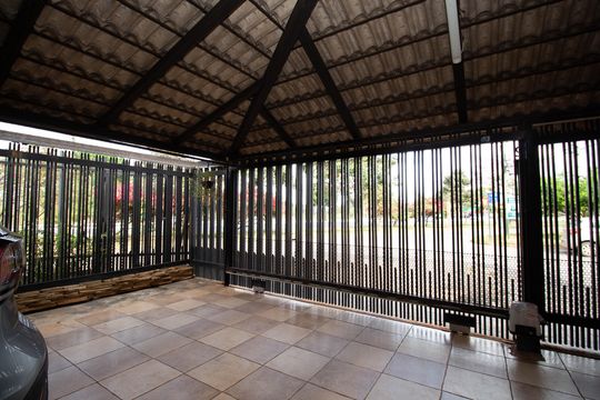 Garagem de casa para alugar com 4 quartos, 300m² em Conjunto G, Brasília