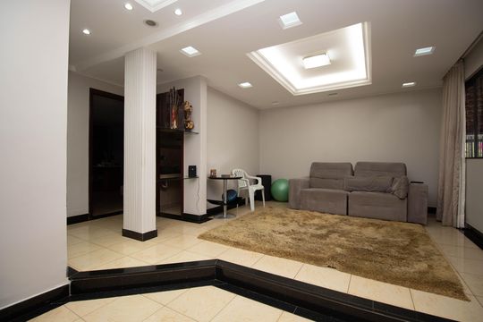 Casa para alugar com 4 quartos, 300m² em Conjunto G, Brasília