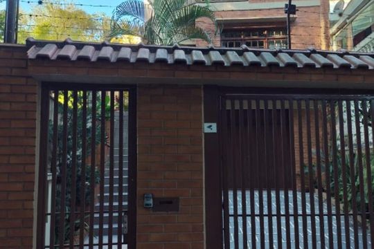 Fachada de casa à venda com 3 quartos, 187m² em Vila Mariana, São Paulo