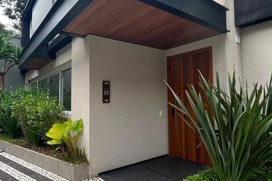 Fachada de casa de condomínio à venda com 4 quartos, 410m² em Jardim dos Estados, São Paulo