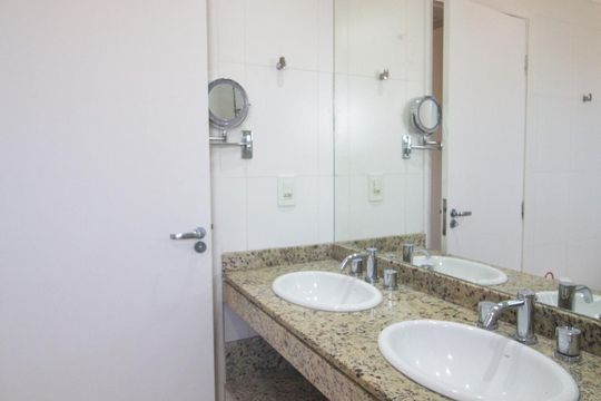 Banheiro da Suíte 1 de apartamento para alugar com 4 quartos, 142m² em Jardim Paulistano, Sorocaba