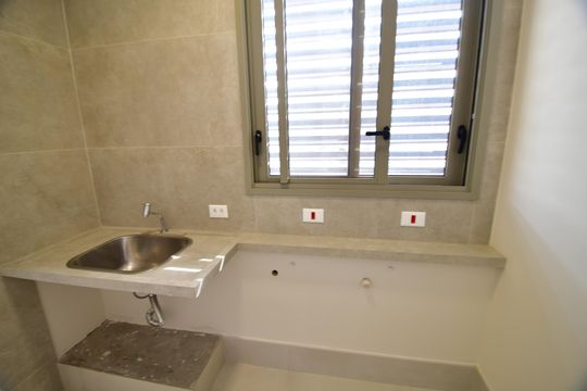Área de Serviço de apartamento à venda com 3 quartos, 257m² em Cambuí, Campinas