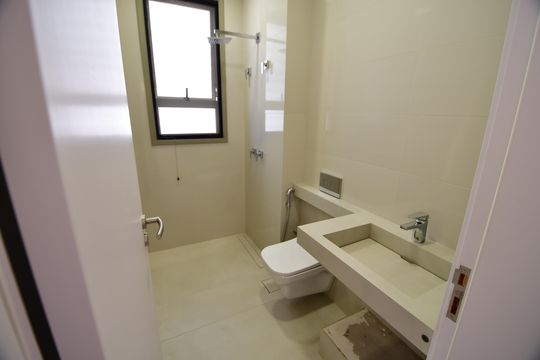 Banheiro Suíte de apartamento à venda com 3 quartos, 257m² em Cambuí, Campinas