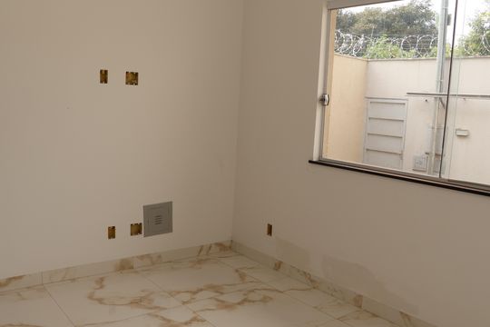 Casa à venda com 3 quartos, 87m² em Residencial Recanto do Bosque, Goiânia