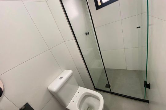 Banheiro de kitnet/studio para alugar com 1 quarto, 22m² em Vila Mariana, São Paulo