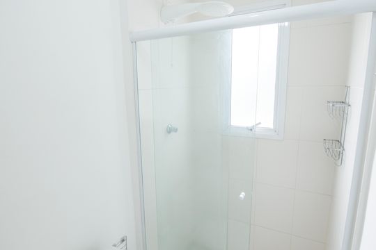 Banheiro de apartamento para alugar com 1 quarto, 27m² em Lavadouro de Areia, Taubaté