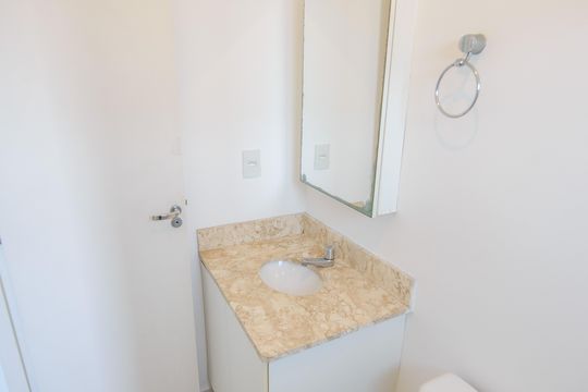 Banheiro de apartamento para alugar com 1 quarto, 27m² em Lavadouro de Areia, Taubaté