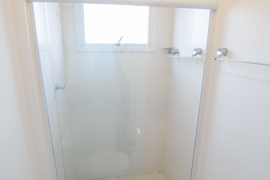 Banheiro de apartamento para alugar com 1 quarto, 27m² em Lavadouro de Areia, Taubaté