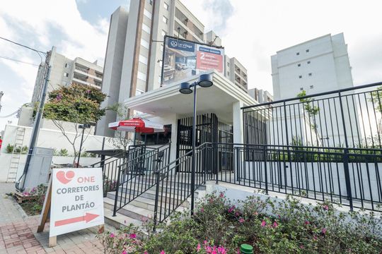 Fachada de apartamento à venda com 2 quartos, 59m² em Vila Bandeirantes, São Paulo