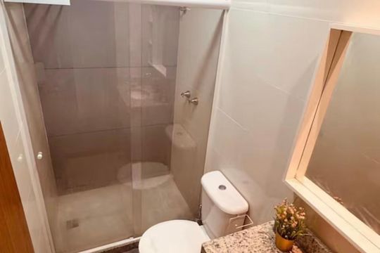 Banheiro de apartamento para alugar com 2 quartos, 40m² em Centro, Rio de Janeiro