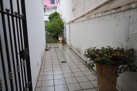 Área externa de casa à venda com 4 quartos, 418m² em Cidade Dutra, São Paulo