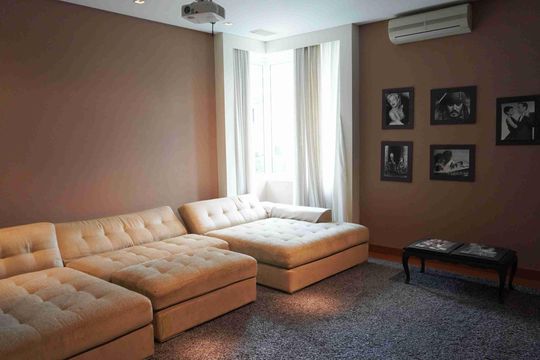 Cinema de casa de condomínio para alugar com 3 quartos, 950m² em Residencial Seis (alphaville), Santana de Parnaíba
