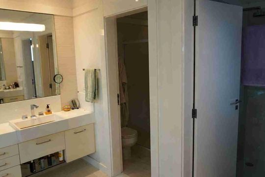 Banheiro Suite Principal1 de casa de condomínio para alugar com 3 quartos, 950m² em Residencial Seis (alphaville), Santana de Parnaíba