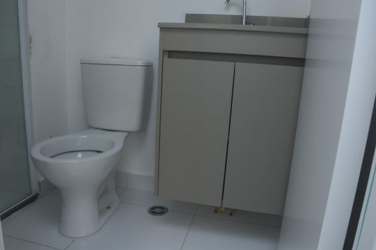 Banheiro de apartamento para alugar com 2 quartos, 44m² em Parque Sao Rafael, São Paulo
