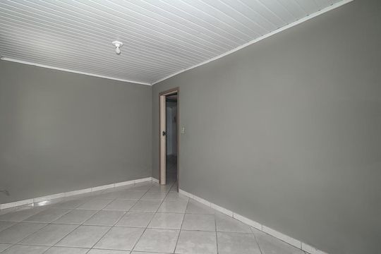 Quarto de casa para alugar com 2 quartos, 80m² em Rubem Berta, Porto Alegre