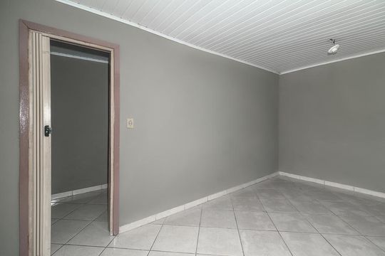 Quarto de casa para alugar com 2 quartos, 80m² em Rubem Berta, Porto Alegre