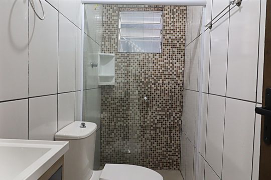 Banheiro de casa para alugar com 1 quarto, 28m² em Mário Quintana, Porto Alegre