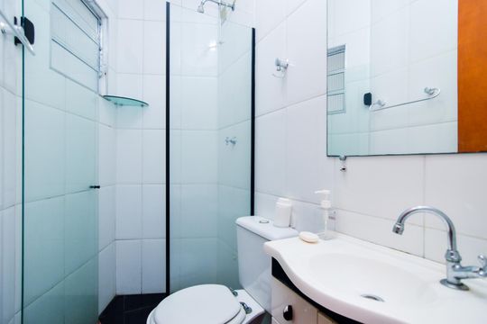 Banheiro da Suíte  de casa à venda com 2 quartos, 160m² em Parque Santo Antonio, Guarulhos