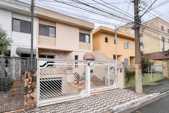 Fachada + plaquinha de casa à venda com 3 quartos, 200m² em Cerâmica, São Caetano do Sul
