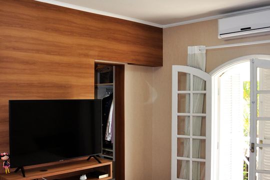 Detalhe - Quarto 01 com Suíte, Closet e Varanda de casa à venda com 5 quartos, 420m² em São Domingos, São Paulo