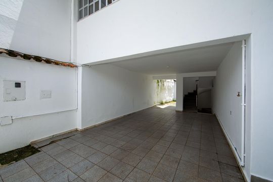 Garagem de casa à venda com 6 quartos, 431m² em Minas Brasil, Belo Horizonte