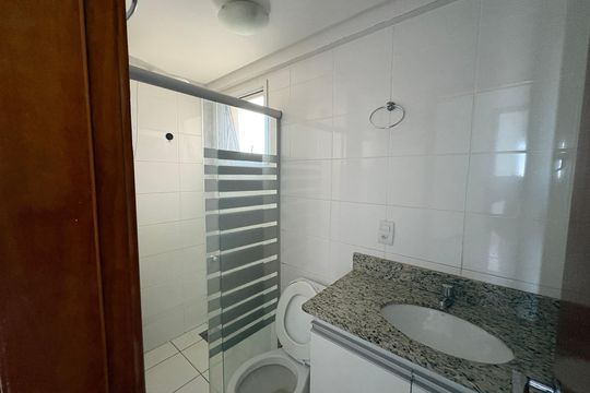 Banheiro da Suíte 1 de apartamento para alugar com 2 quartos, 64m² em Residencial Granville, Goiânia