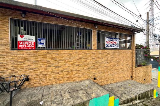 Fachada de casa à venda com 2 quartos, 180m² em Freguesia do Ó, São Paulo