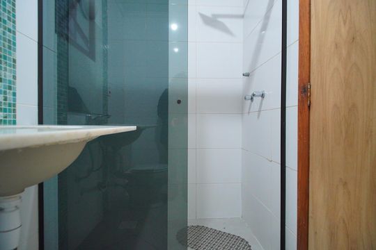 Banheiro Corredor de apartamento para alugar com 3 quartos, 82m² em Cristo Redentor, Porto Alegre