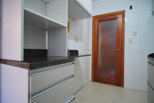Cozinha de apartamento para alugar com 3 quartos, 82m² em Cristo Redentor, Porto Alegre