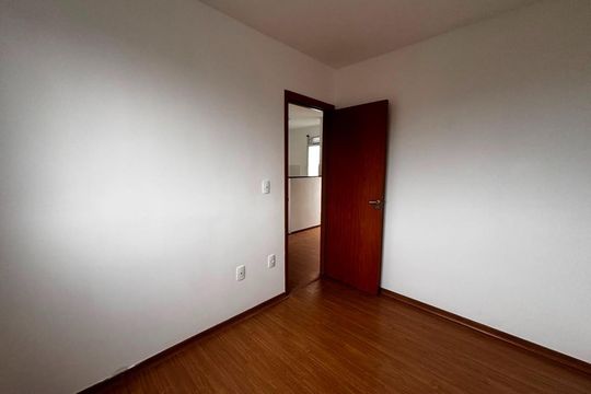 Quarto 2 de apartamento para alugar com 2 quartos, 45m² em Jansen, Gravataí